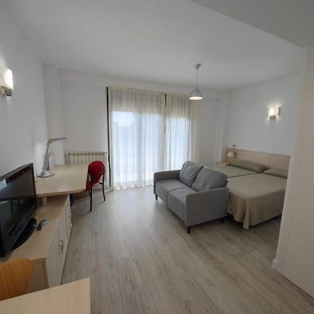 Residencia Universitaria Resa Giner De Los Rios Alcalá de Henares Extérieur photo