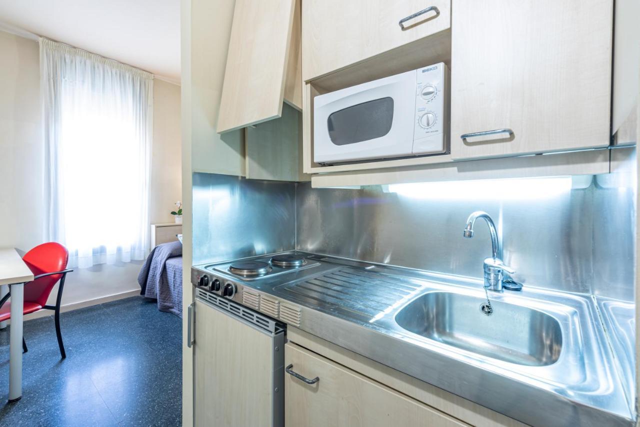 Residencia Universitaria Resa Giner De Los Rios Alcalá de Henares Extérieur photo