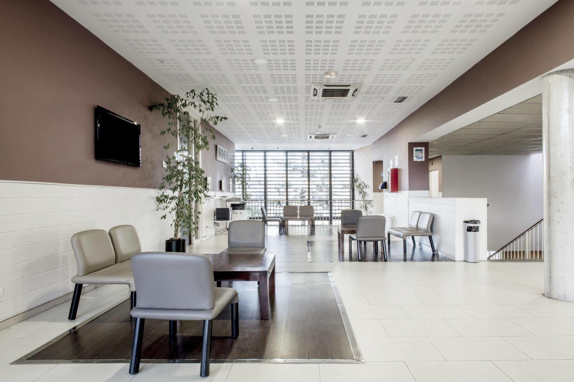 Residencia Universitaria Resa Giner De Los Rios Alcalá de Henares Extérieur photo