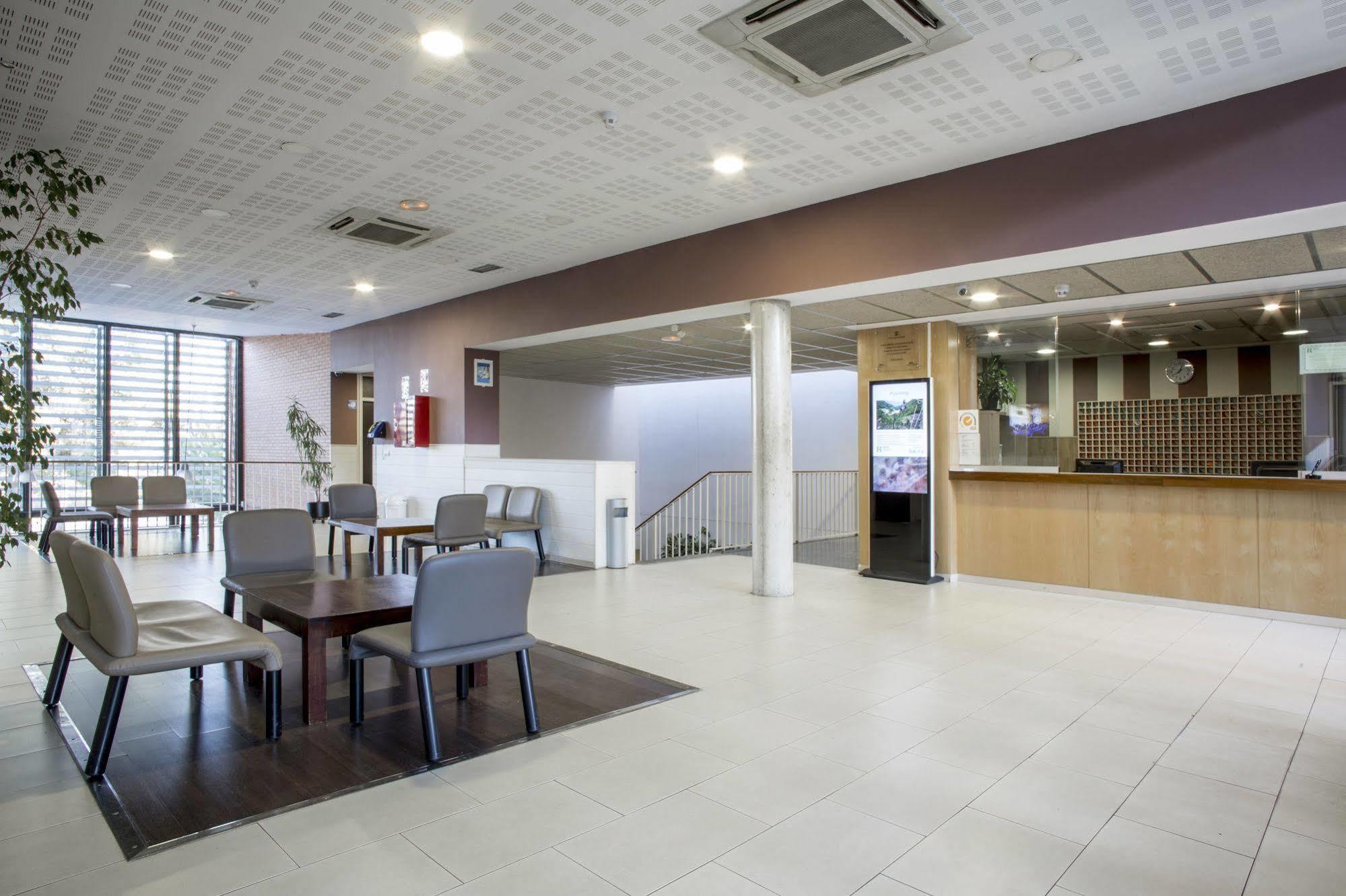 Residencia Universitaria Resa Giner De Los Rios Alcalá de Henares Extérieur photo