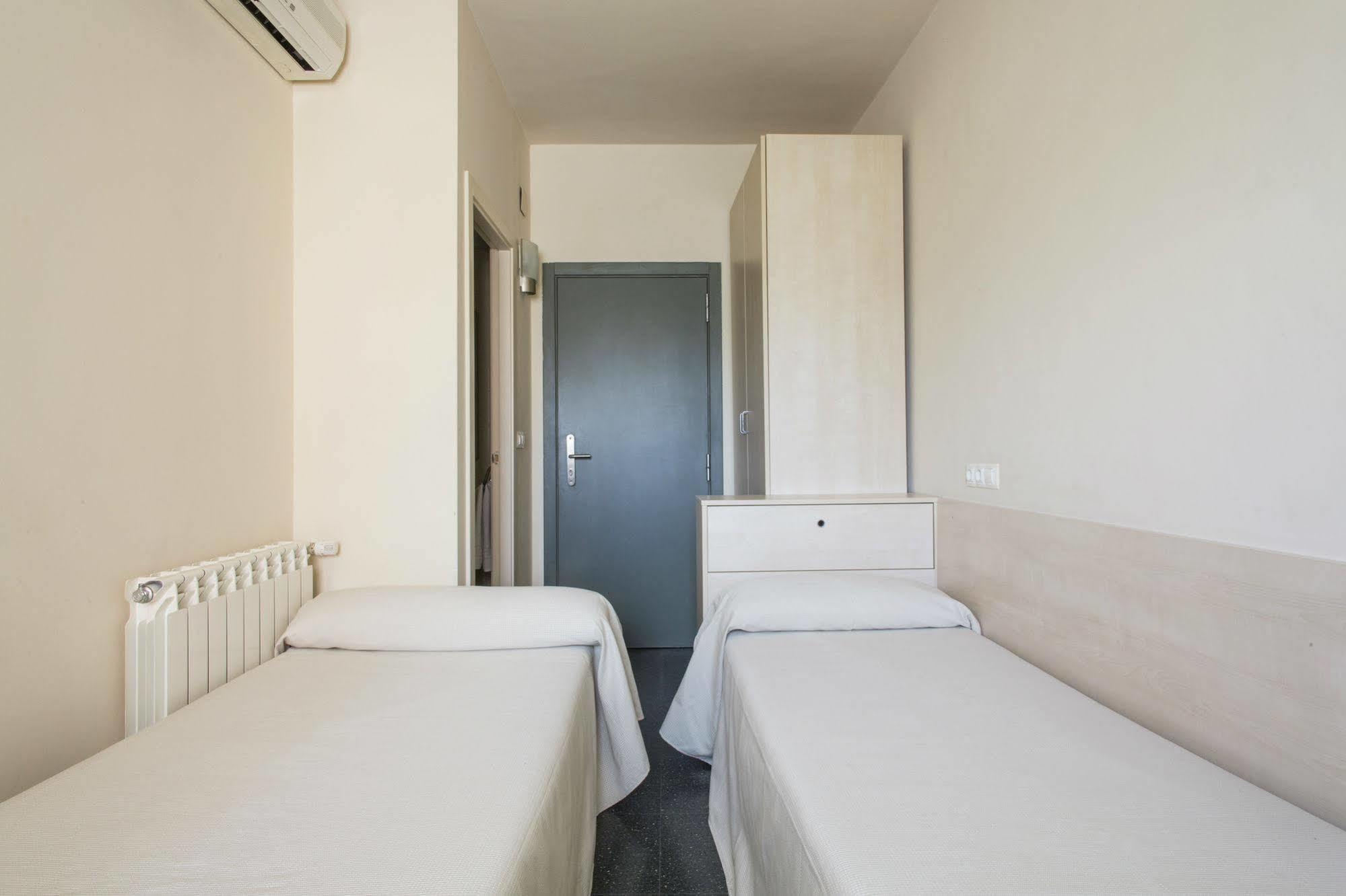 Residencia Universitaria Resa Giner De Los Rios Alcalá de Henares Extérieur photo