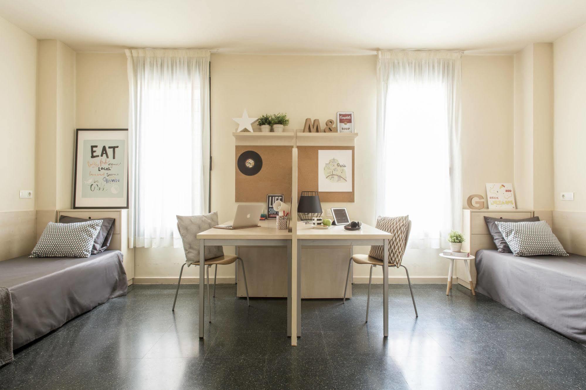 Residencia Universitaria Resa Giner De Los Rios Alcalá de Henares Extérieur photo