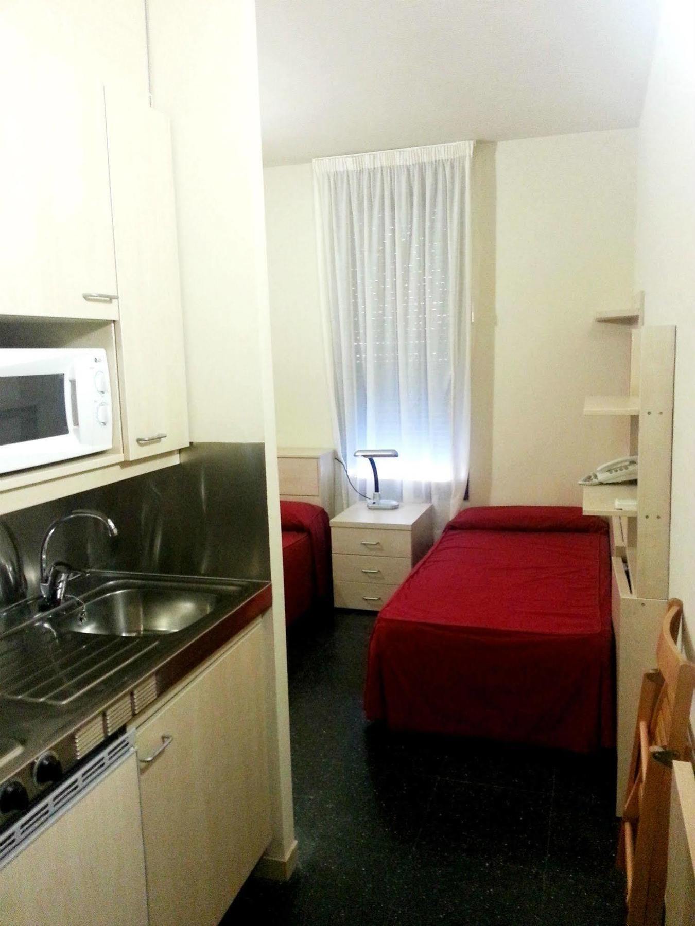Residencia Universitaria Resa Giner De Los Rios Alcalá de Henares Extérieur photo