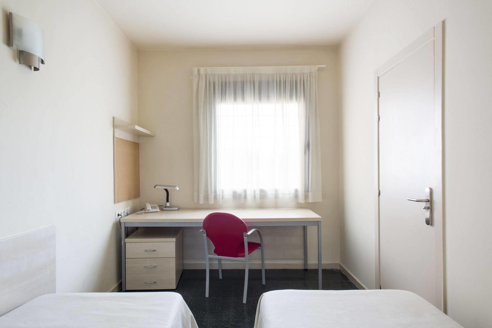 Residencia Universitaria Resa Giner De Los Rios Alcalá de Henares Extérieur photo