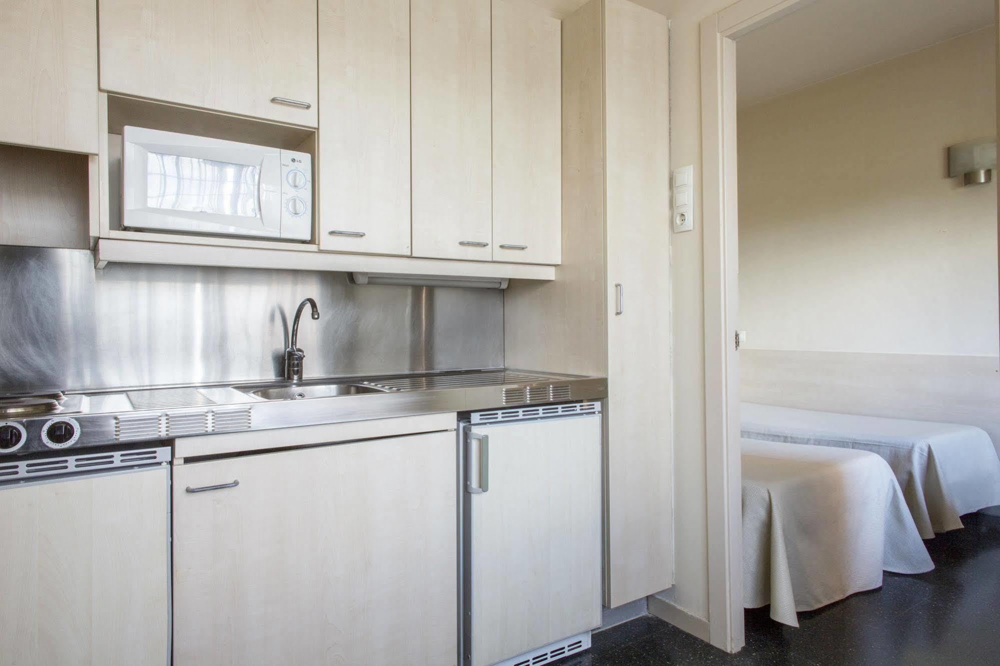 Residencia Universitaria Resa Giner De Los Rios Alcalá de Henares Extérieur photo