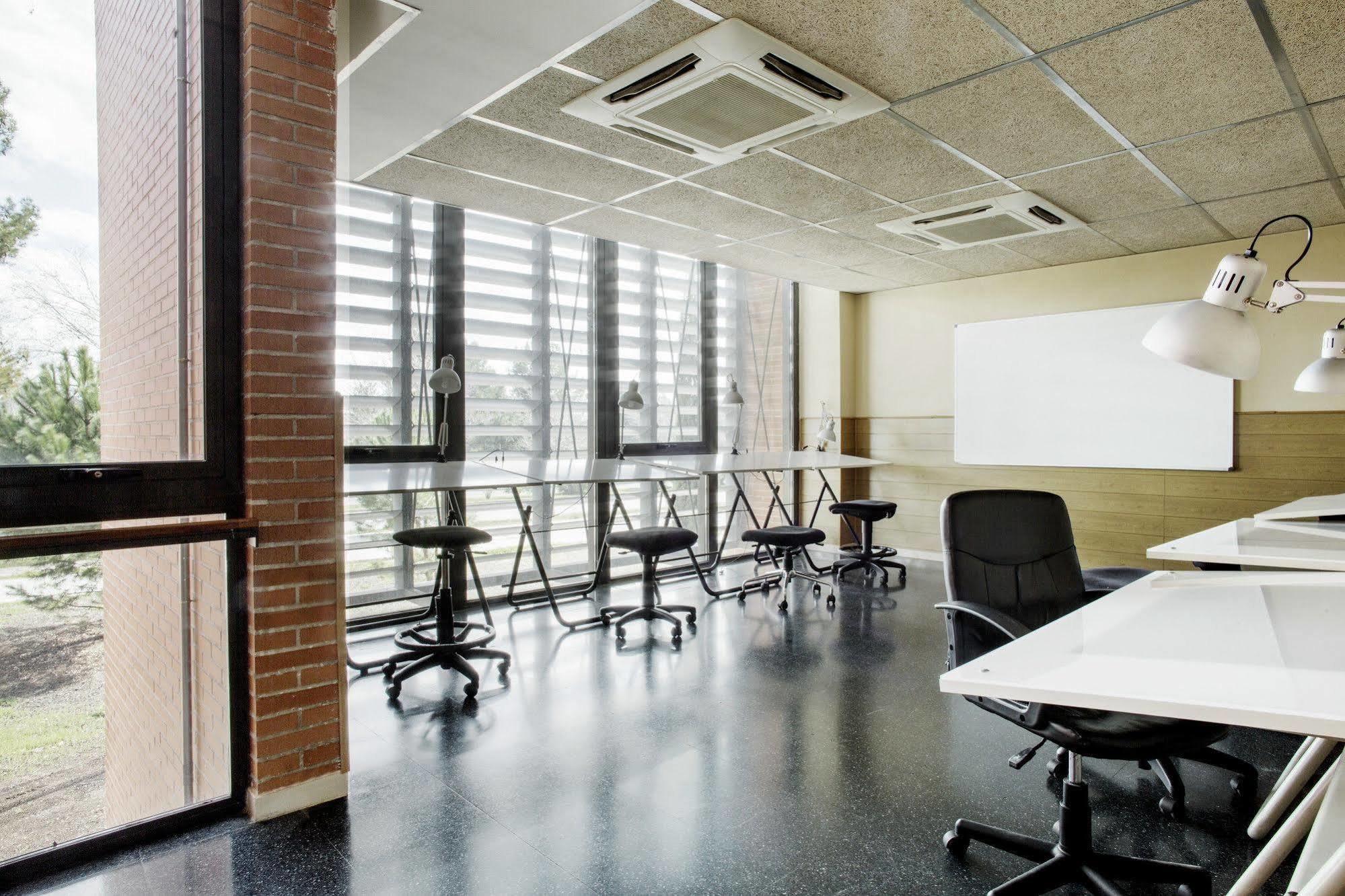 Residencia Universitaria Resa Giner De Los Rios Alcalá de Henares Extérieur photo